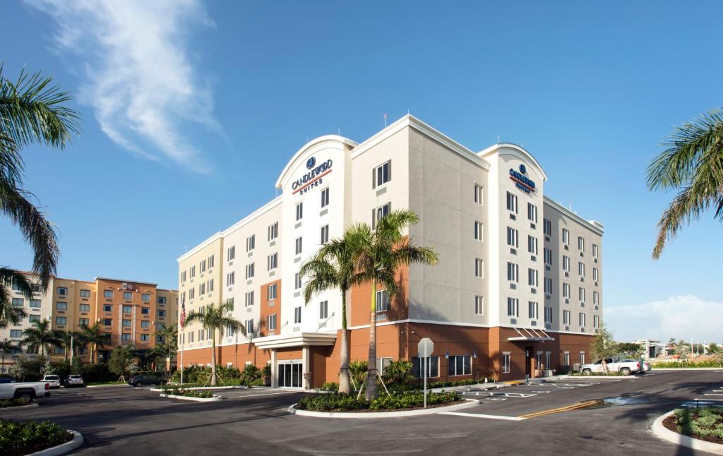 Candlewood Suites Miami Exec Airport - Kendall, an IHG Hotel image