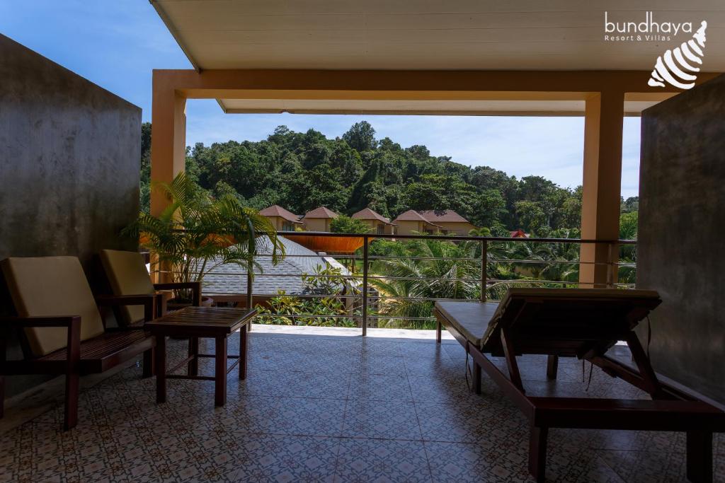 Двухместный (Двухместный номер Делюкс с 1 кроватью и балконом), Bundhaya Villas