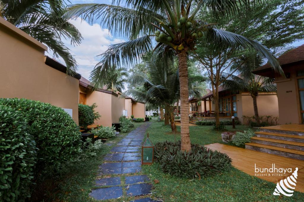 Номер (Бунгало для новобрачных с видом на море), Bundhaya Villas