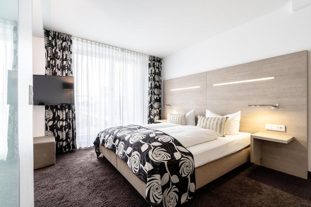Сьюит (Полулюкс с балконом), Hotel Demas City