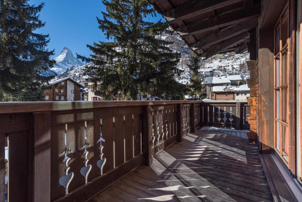 Village Apartment with Matterhorn View