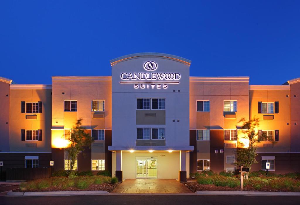 Candlewood Suites Hot Springs, an IHG Hotel image