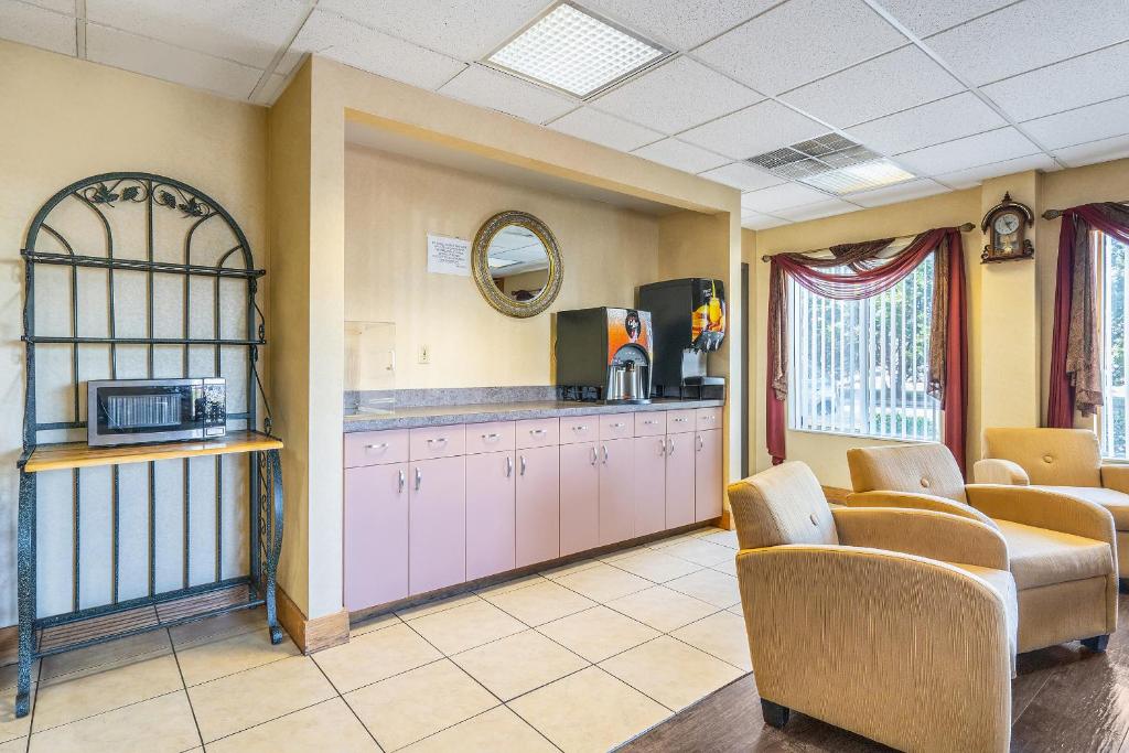 Americas Best Value Inn - Chattanooga photo 4