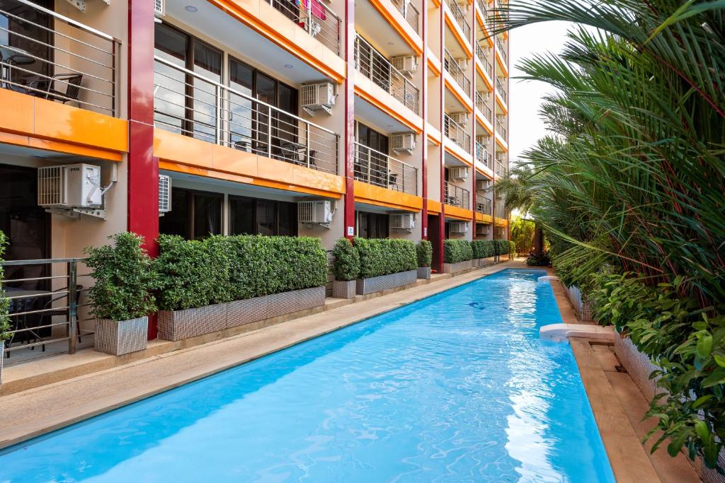 Naiharn Pearl Condo Hotel by VillaCarte photo 3