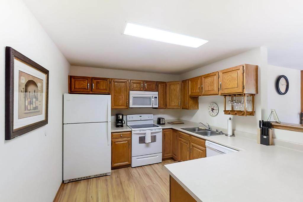 Buffalo Village Condo & Treetop Hideaway photo 2