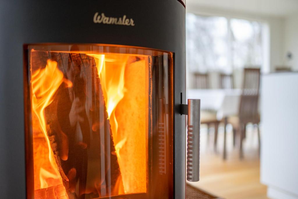 Ferienhaus direkt am See - Kamin, Klima, Sauna und Boot