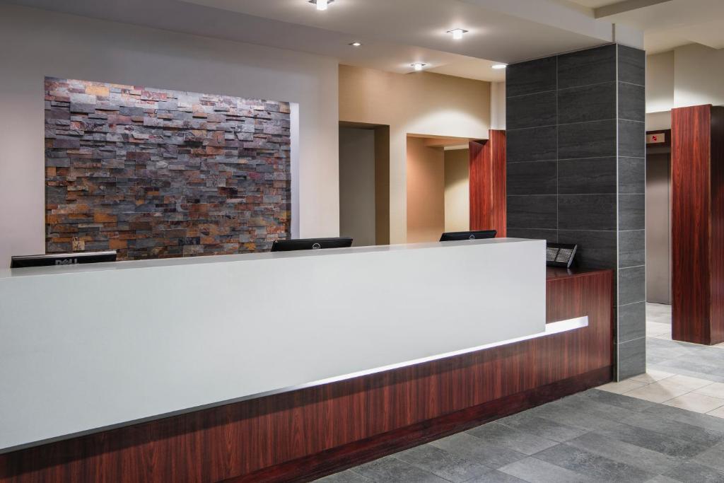 Viscount Gort Hotel, Banquet & Conference Centre photo 4