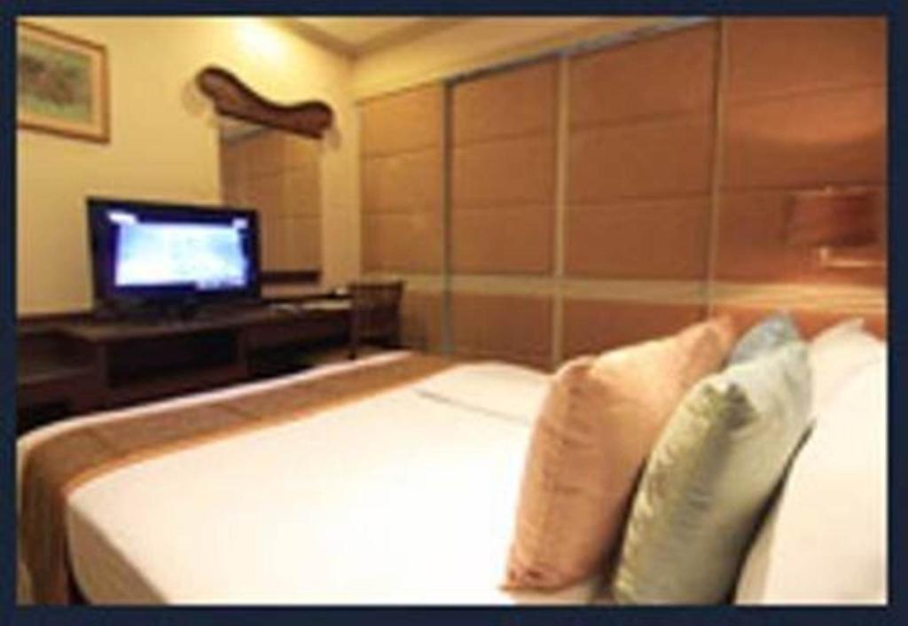 Двухместный (Улучшенный двухместный номер с 1 кроватью), Отель Majestic Suites