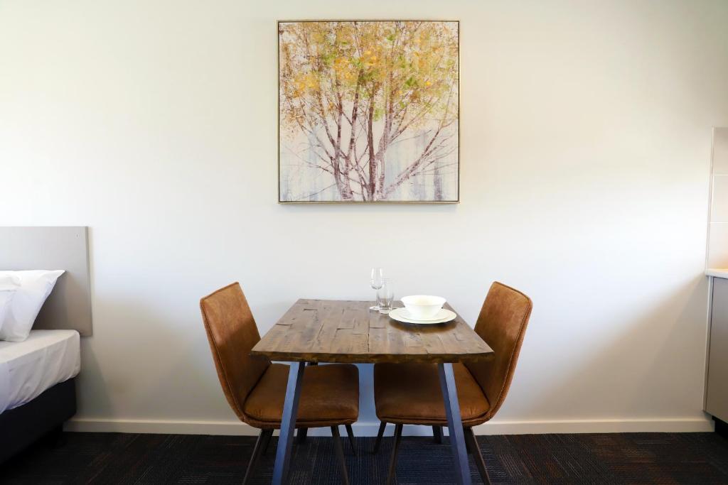 Eastend Studio Apartments photo 4
