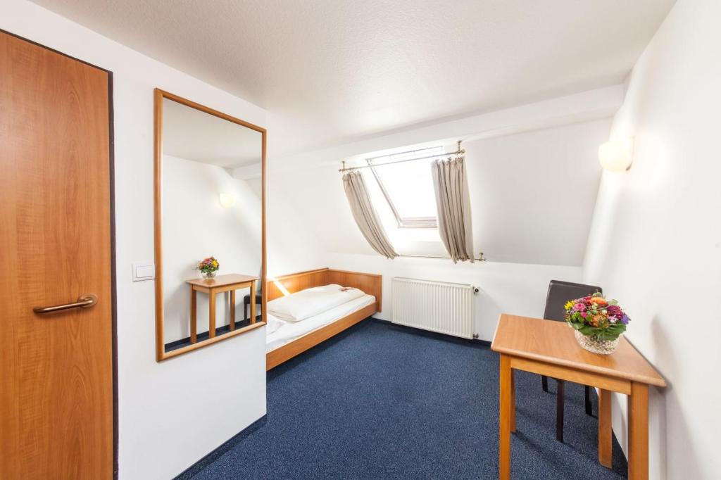 Одноместный (Одноместный номер с основными удобствами), Hotel Antares Düsseldorf