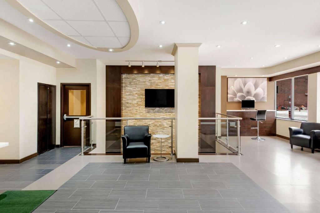 La Quinta by Wyndham Oshawa photo 4