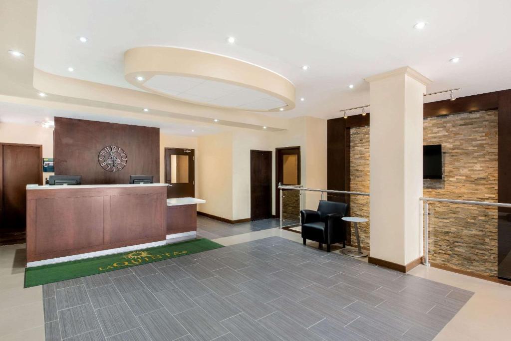 La Quinta by Wyndham Oshawa photo 2