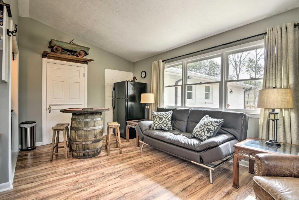 Studio with Patio- Walk to Hikes, Sights and Bites photo 2