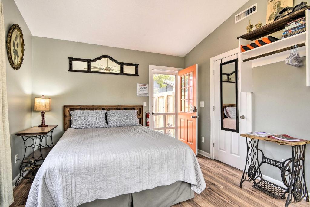 Studio with Patio- Walk to Hikes, Sights and Bites photo 4