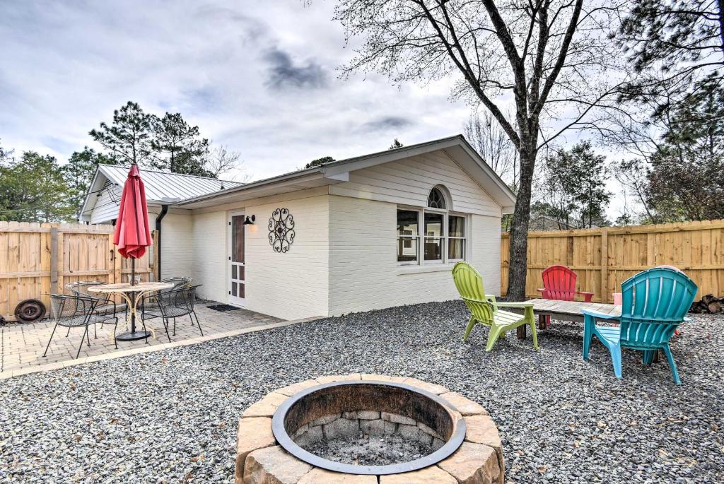 Studio with Patio- Walk to Hikes, Sights and Bites photo 1