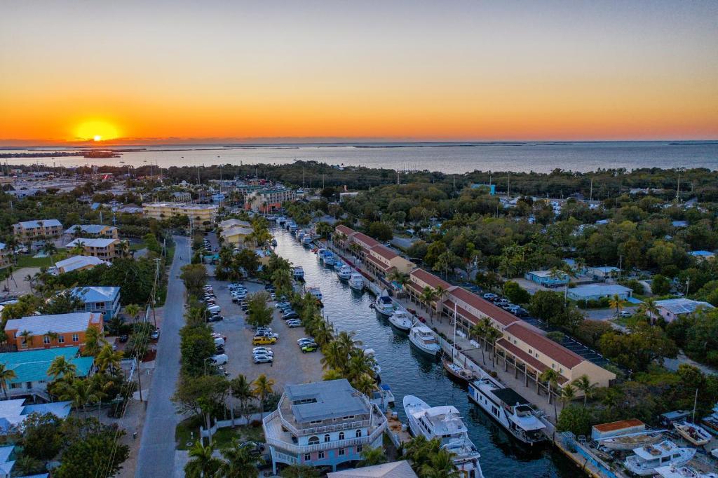 Waterside Suites and Marina photo 3