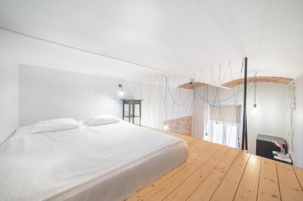 Апартаменты (Апартаменты с собственной ванной комнатой - Двухуровневые), Dizzy Daisy Hostel