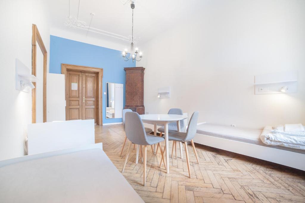 Dizzy Daisy Hostel photo 3