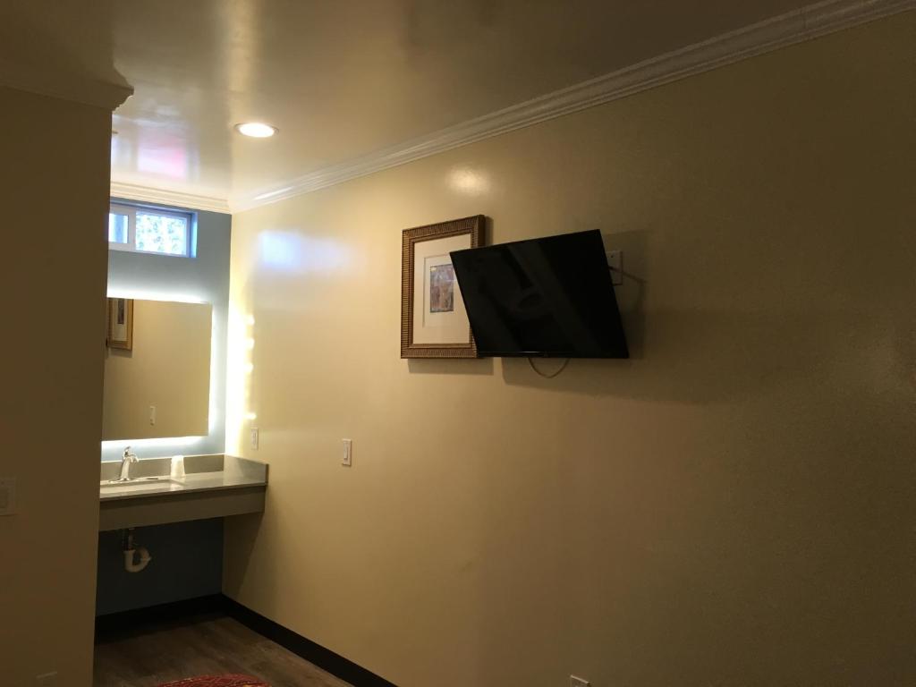 Трехместный (Трехместный номер Делюкс), Lincoln Park Motel