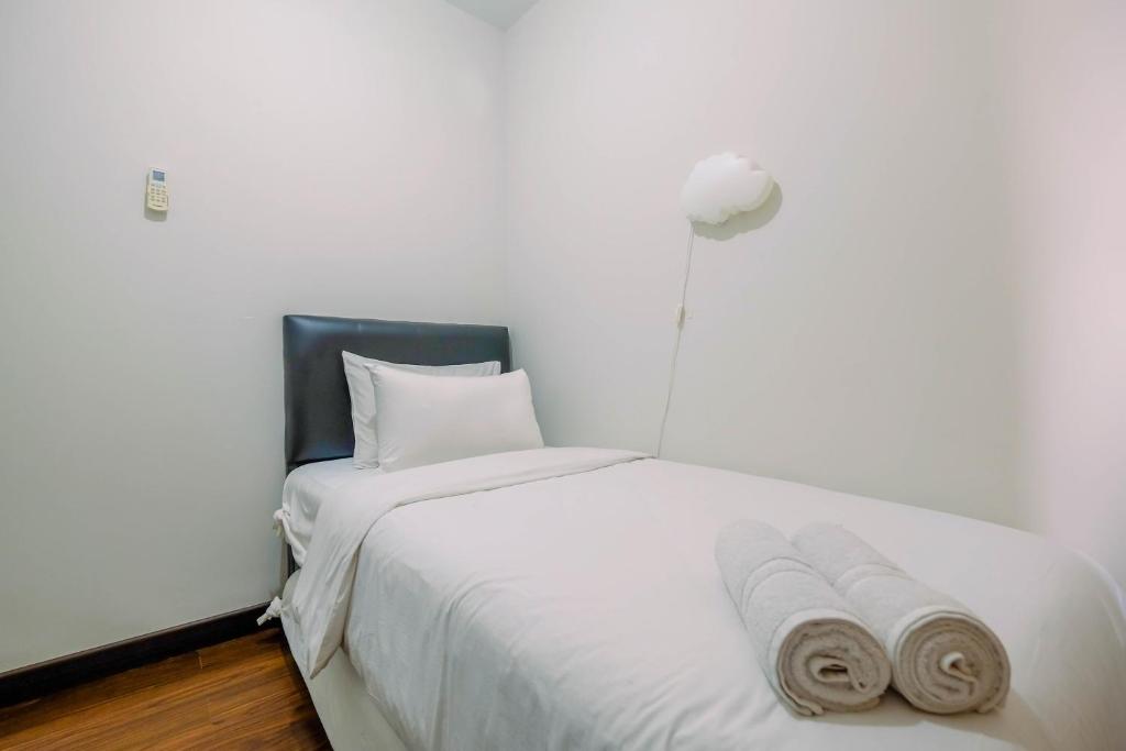 Spacious and Modern 2BR Springlake Summarecon Bekasi Apartment By Travelio photo 4