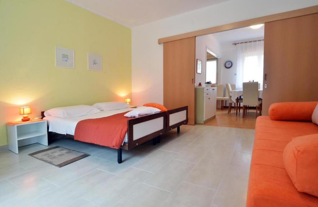 Apartment Rojnic - 3 bedrooms apartment photo 1