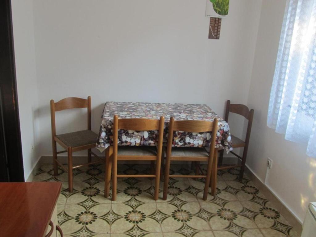 Apartment Razum - Three Bedroom apartment photo 3