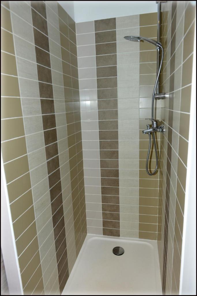 Jardin d'arcy - chambres d'hôtes avec piscine et SPA (Jardin d'arcy - chambres d'hotes avec piscine et SPA) - 더블룸 - 전용 욕실