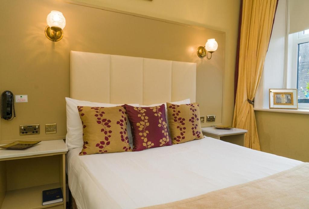Bush Hotel photo 1