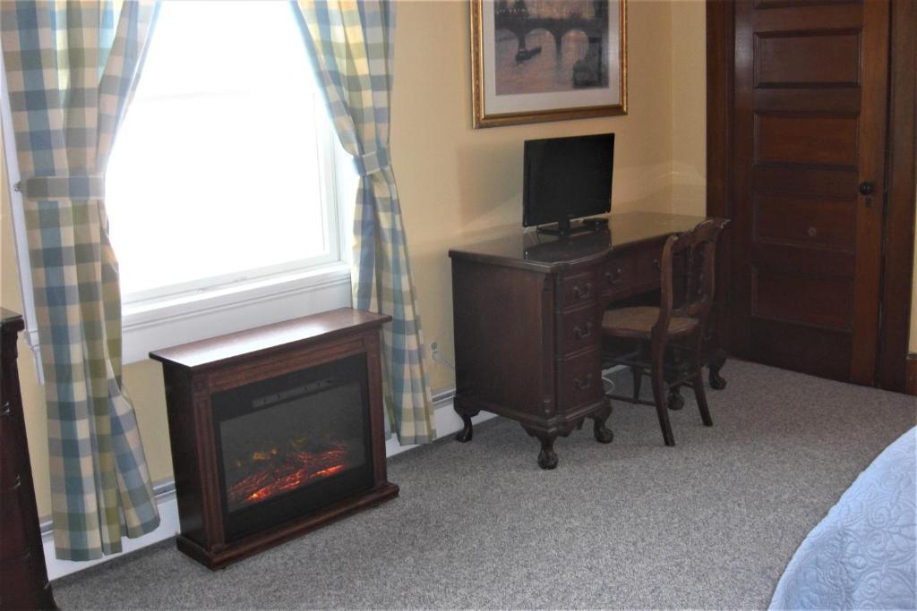 Seafarer Inn photo 2