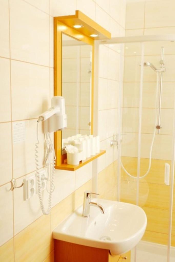 Одноместный (Одноместный номер с бесплатной парковкой), Adeba Hotel