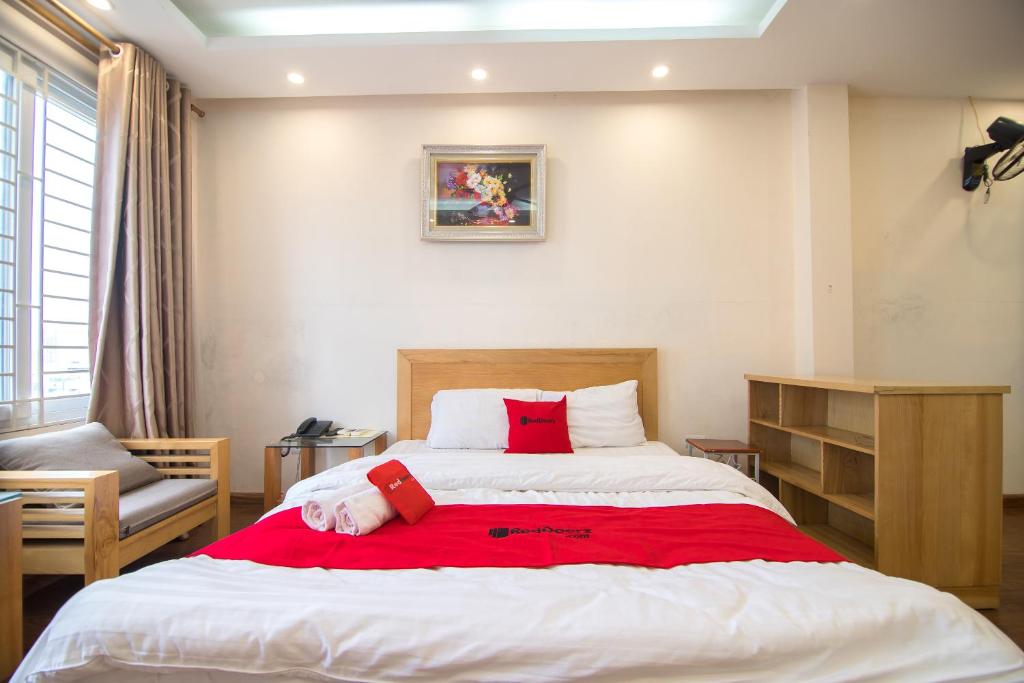 Двухместный (Двухместный номер Делюкс с 1 кроватью), RedDoorz near Big C Thang Long
