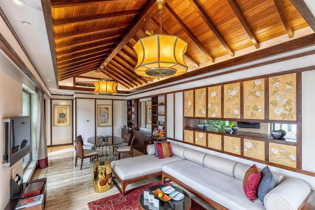 Вилла (Double Pool King Villa-2 living room), Banyan Tree Chongqing Beibei