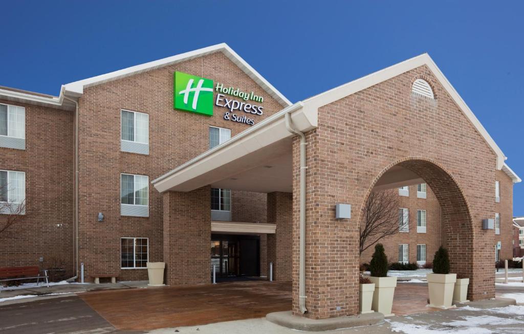 Holiday Inn Express & Suites Sioux Falls At Empire Mall, an IHG Hotel image