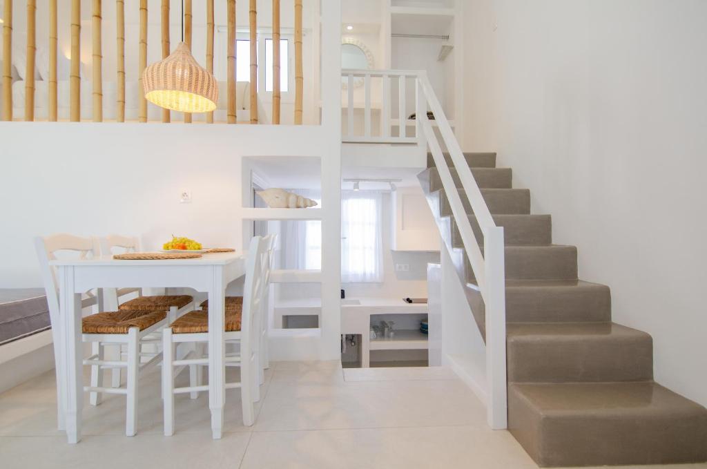 Island House Mare photo 3