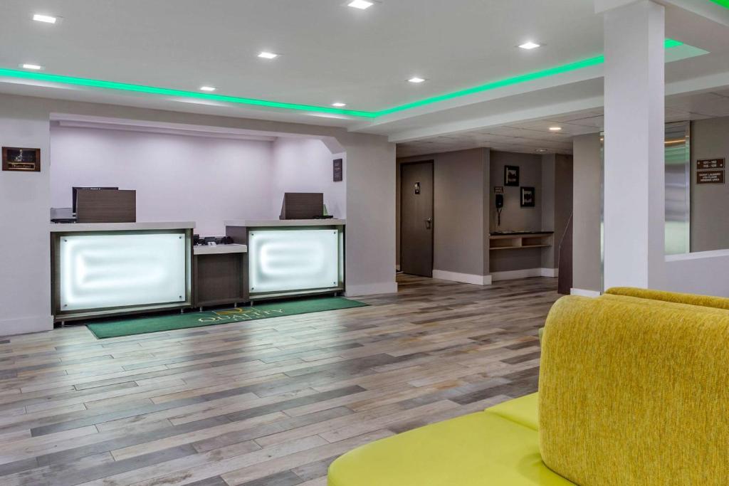 Quality Inn Murfreesboro - University Area image