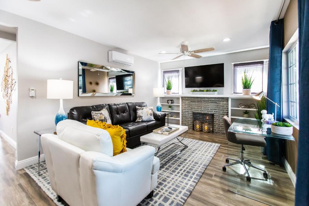 Long Beach Duplex King Bed Pet Friendly Nurses Surgeon Business Travelers Near St Marys Medical Center & Downtown image