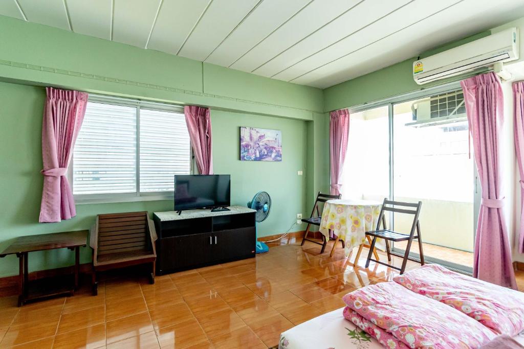 Двухместный (Улучшенный номер с кроватью размера «queen-size»), Benjaratch Boutique Apartment