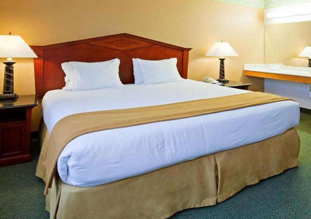 Norwood Inn & Suites Eagan St Paul & Mall of America photo 2