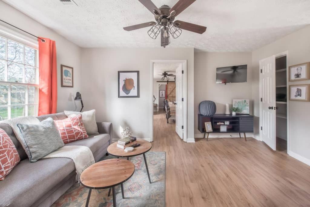 Stunning Spacious Farmhouse Near Atlanta 9 Beds photo 2