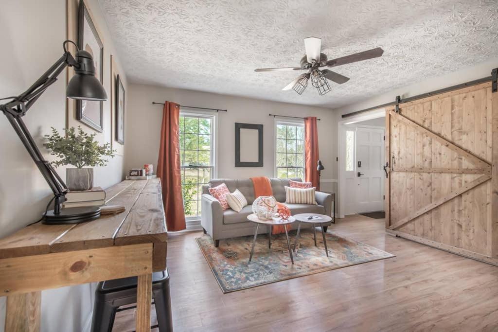 Stunning Spacious Farmhouse Near Atlanta 9 Beds image