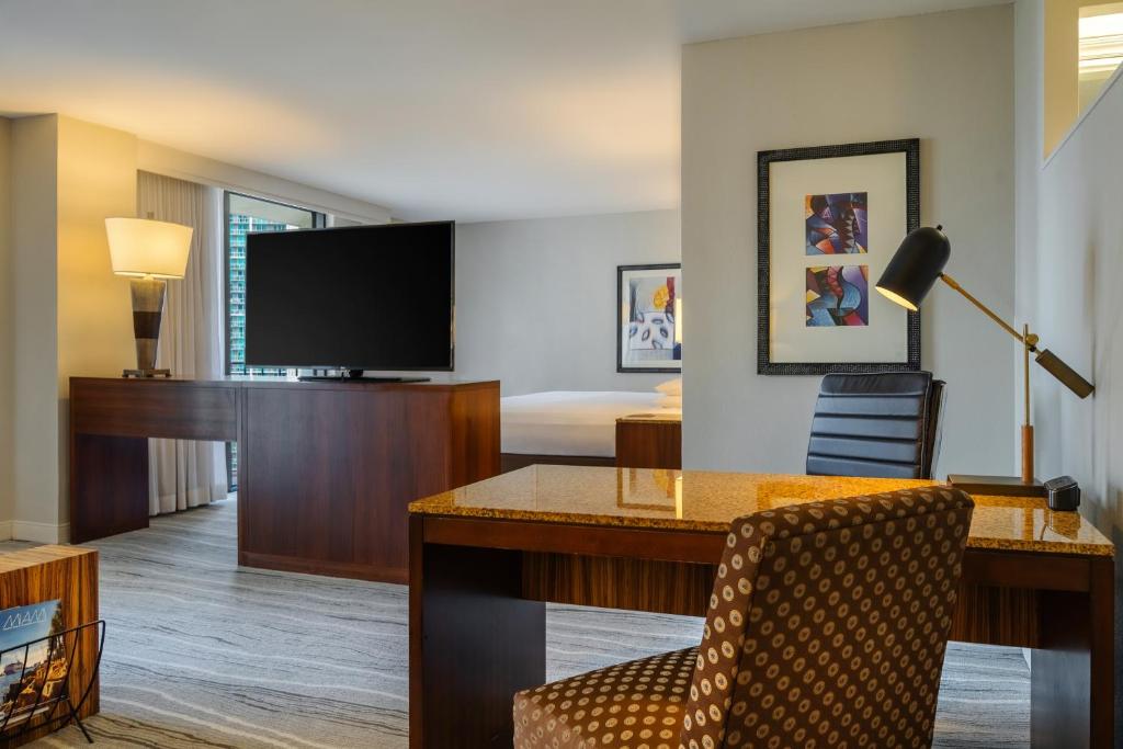 Сьюит (Улучшенный люкс), Hyatt Regency Miami