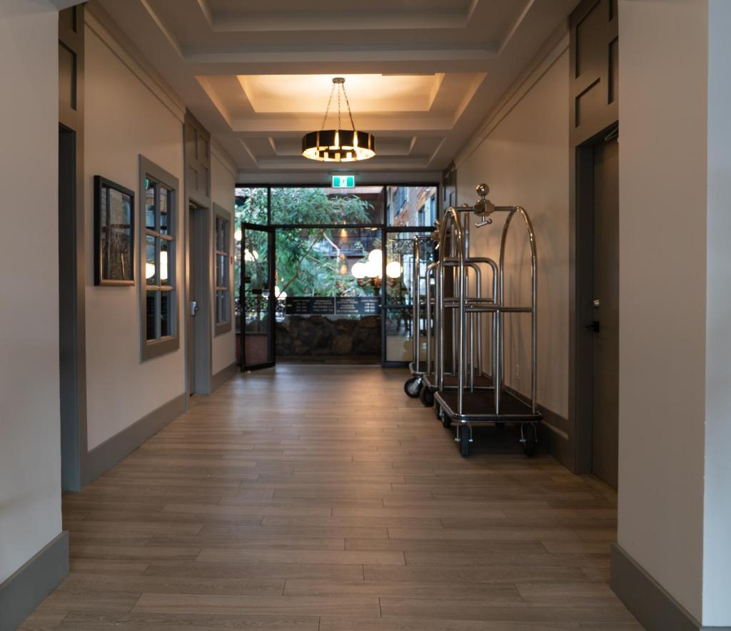 Prestige Vernon Lodge photo 3