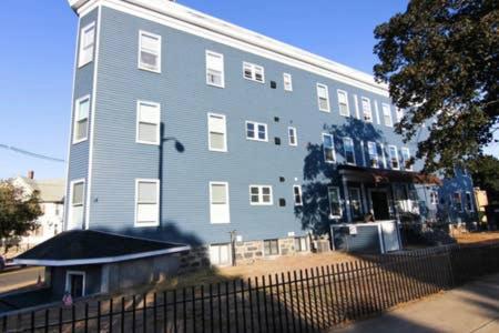 Stylish Apartment in Malden. 20 min from Boston photo 1