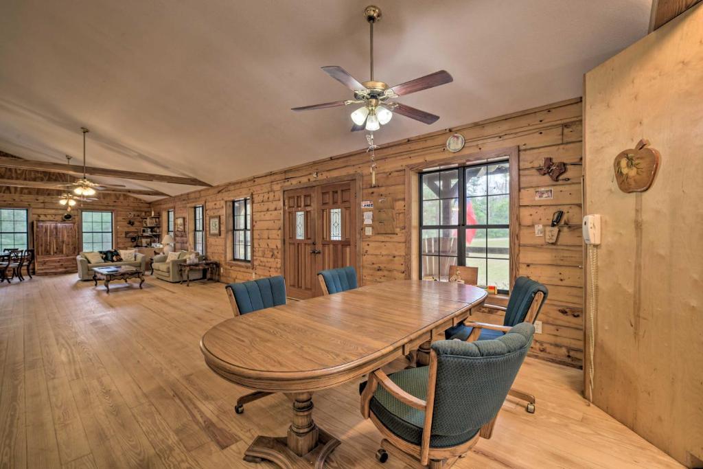 Secluded Texas Getaway with 25 Acres and Private Yard photo 4