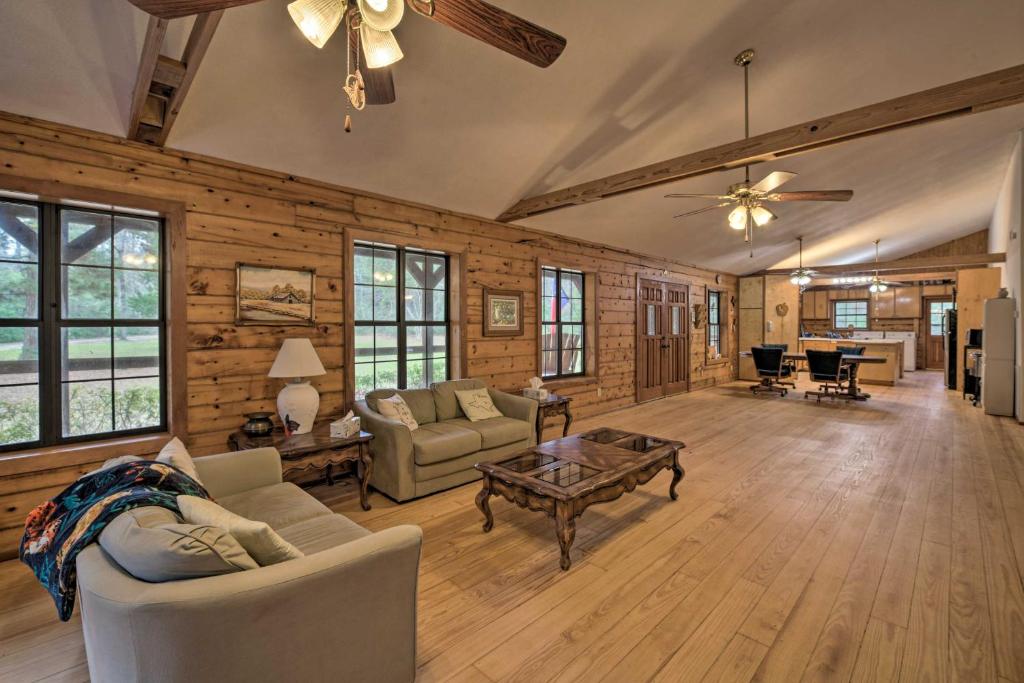 Secluded Texas Getaway with 25 Acres and Private Yard photo 3