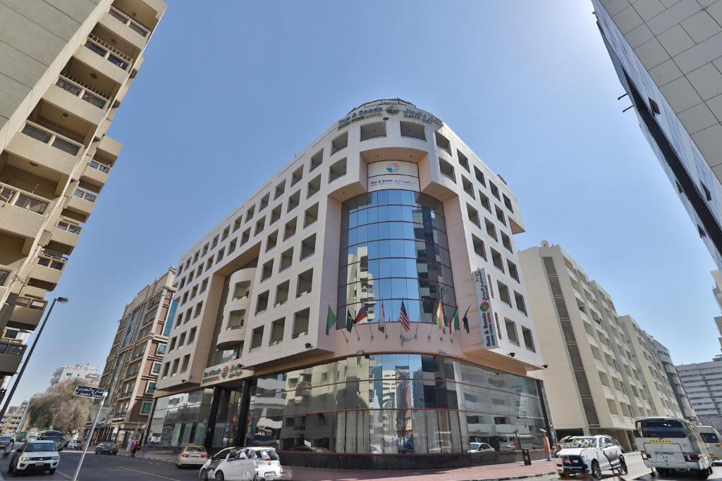 {
  "en-gb": "Sun And Sands Downtown"
} photo 3