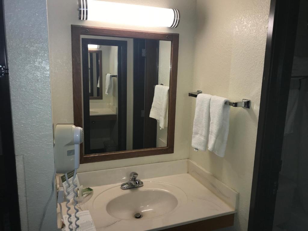Northwoods Inn & Suites Blackduck - Tap to explore photos