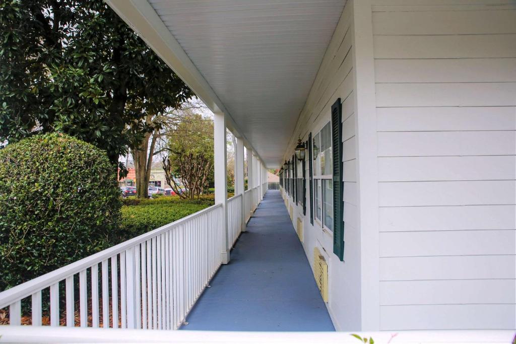 Quality Inn Fayetteville Near Historic Downtown Square photo 2