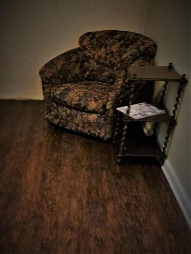 Cheap East Knoxville Basement Studio image