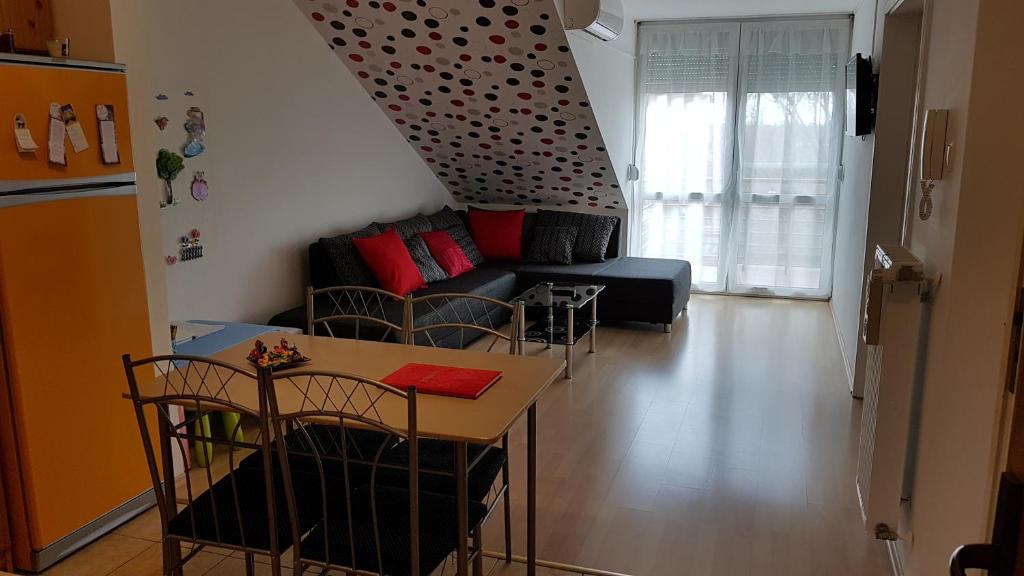 Riadorma Apartman photo 4